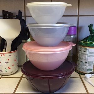 Tupperware bowls
